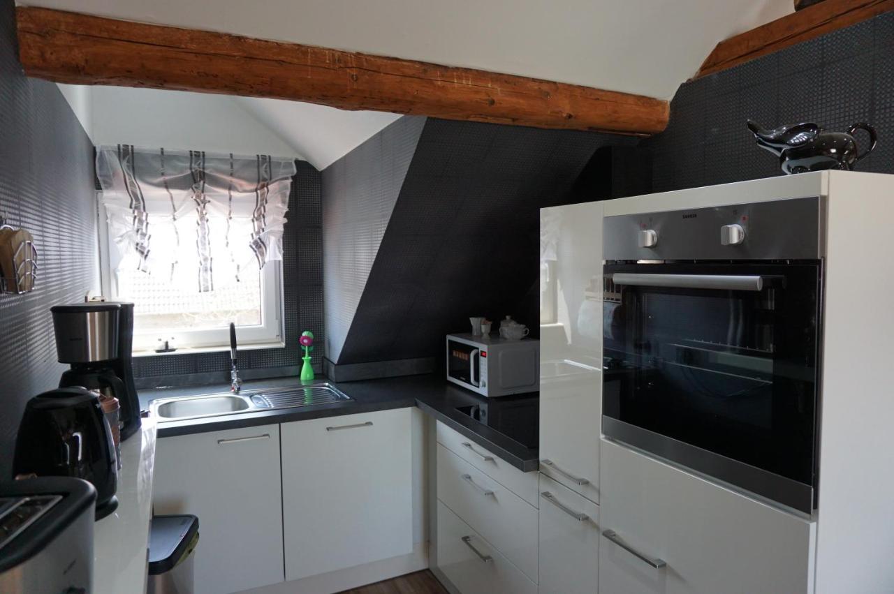 Aussergewoehnliche Dachgeschosswohnung 코니그스루터암엘름 외부 사진