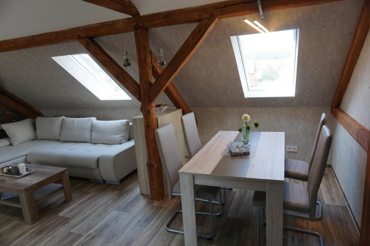 Aussergewoehnliche Dachgeschosswohnung 코니그스루터암엘름 외부 사진