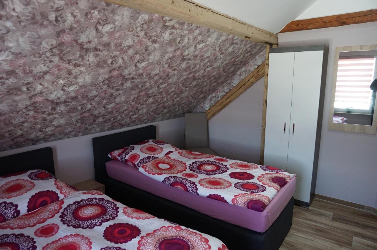Aussergewoehnliche Dachgeschosswohnung 코니그스루터암엘름 외부 사진