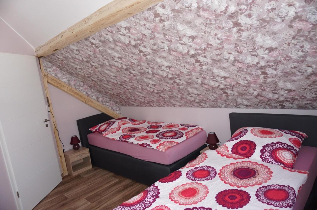 Aussergewoehnliche Dachgeschosswohnung 코니그스루터암엘름 외부 사진